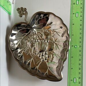 Shiny Leaf-Shaped Tray with Grape Motif